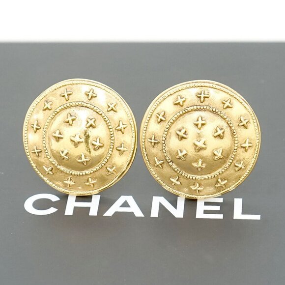 CHANEL Round Clip-On Earrings Gold Tone Auth l11305-1 - Picture 1 of 4